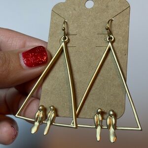 Cottagecore Goldtone Sitting Lovebirds Women’s Earrings, Simple Birds Design